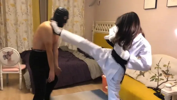 图片[4]_晓诺女神跆拳道爆揍贱奴脚虐羞辱_绳缚吧