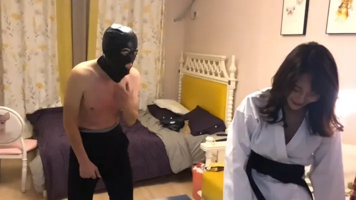 图片[19]_晓诺女神跆拳道爆揍贱奴脚虐羞辱_绳缚吧