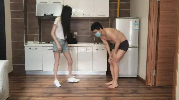 图片[3]_蛋颤！白色帆布甜辣风格连续超狠踢裆！_绳缚吧