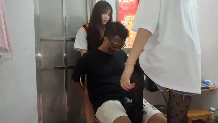 图片[15]_婷婷大人和新人梦姐姐踩脸闻脚夹鼻子_绳缚吧