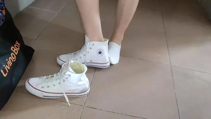 图片[17]_小鱼姐姐白袜调教尾随偷闻鞋子贱货_绳缚吧