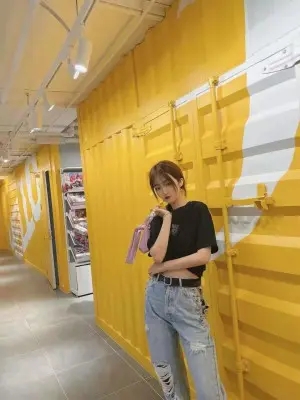 图片[2]_【玉女】小爱万斯帆布鞋暴踢小M_绳缚吧