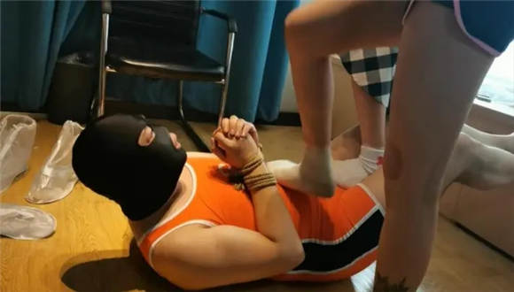 安然女帝强灌口水 YC-210529-3_绳缚吧