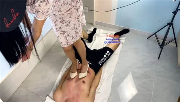 图片[12]_让瘦奴体验新高跟的魅力_绳缚吧