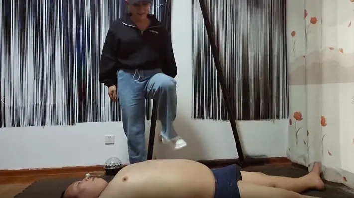 【傲视之巅·冰】运动装调教_绳缚吧