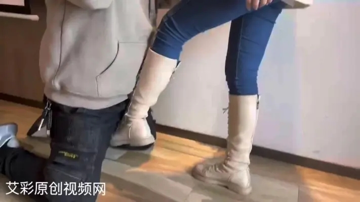 图片[9]_【佳萌女神】白靴踩踏贱狗_绳缚吧
