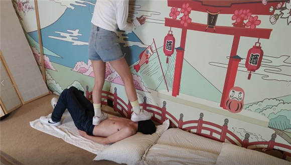 图片[6]_厌女王小白鞋踩踏_绳缚吧