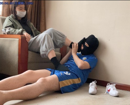图片[4]_【足下生辉】素人女生强制舔脚、腿绞，把M变成专属玩物！_绳缚吧
