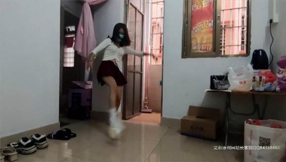 图片[5]_小鱼姐姐和雯雯小白鞋踢踩馒头砸中摄影_绳缚吧