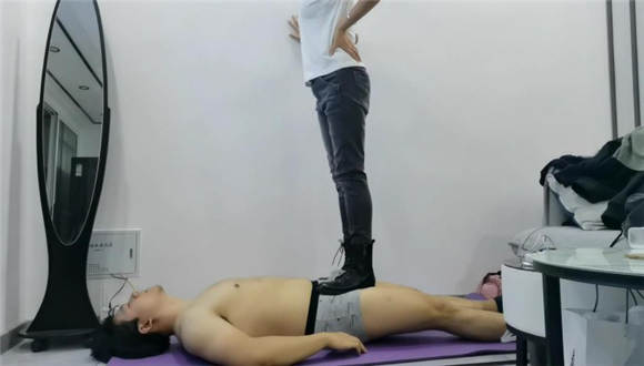 图片[9]_超美名模马丁靴全体重_绳缚吧