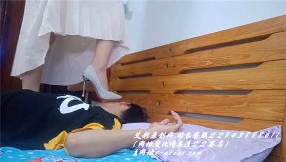 图片[3]_【00后小宛】小宛早期高跟鞋，裸足踩踏_绳缚吧