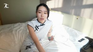 7C 闷死纹身丝袜女_绳缚吧