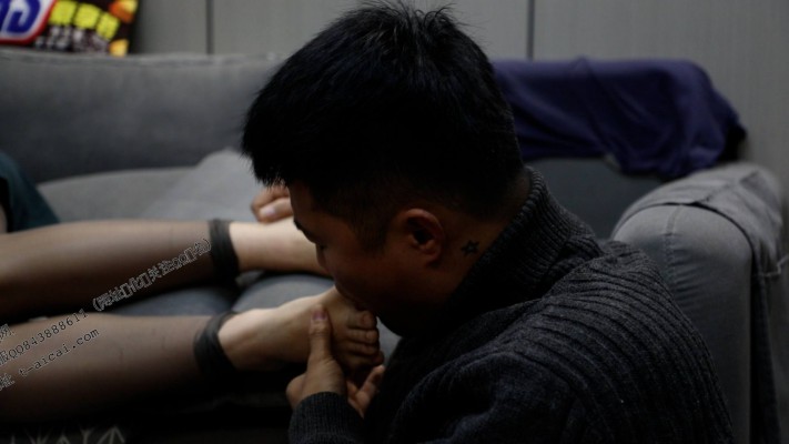 图片[9]_【第5风格】小敏沙发上休息，用嘴按摩脚_绳缚吧