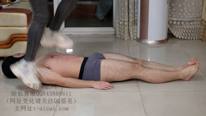 图片[6]_为了闻女神穿了5天的臭棉袜贱狗甘愿清理运动过后的脏鞋底，被女神跳踩YC-230306-4_绳缚吧