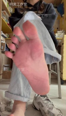 图片[6]_萌棠工作室 葵葵M2K脏鞋棉袜裸足羞辱_绳缚吧