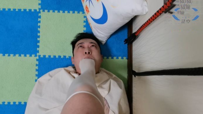 图片[11]_【微耀星空】微笑S麻袋束缚M后踩踏_绳缚吧