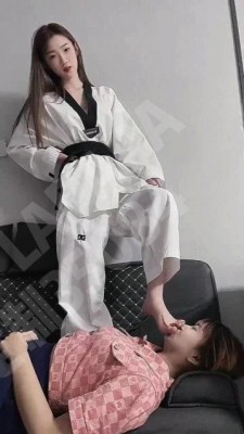 图片[7]_【LAPAPA女M】学生jk母畜被不良少女初柒当做沙袋踩脸 上脚_绳缚吧