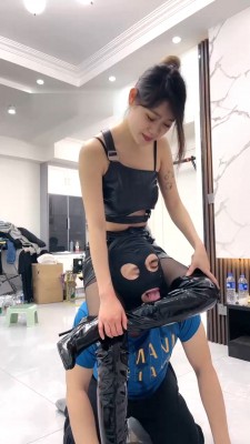 图片[5]_【一一S】犬化训练-酸奶黑丝脚深喉/长靴腿绞/骑马/踩踏喂食 bf28565_绳缚吧