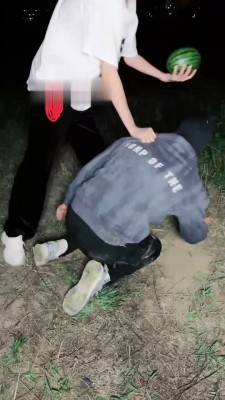 图片[3]_【小笑魔】户外抓住偷瓜狗虐打-小白鞋踩/捆绑/骑马 bf28560_绳缚吧