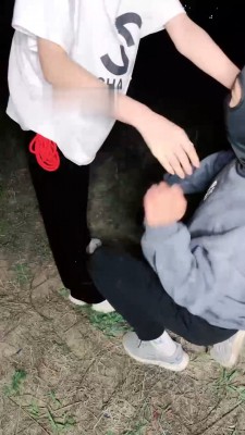 图片[4]_【小笑魔】户外抓住偷瓜狗虐打-小白鞋踩/捆绑/骑马 bf28560_绳缚吧
