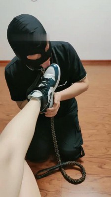 图片[3]_【申小悦】AJ小妹胯下辱/踩踏踢裆/白袜脚深喉/强迫口水升水 bf28515_绳缚吧