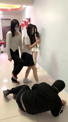 图片[4]_【精神小妹】3学生S-运动鞋白袜踹头踹脸场 bf28564_绳缚吧
