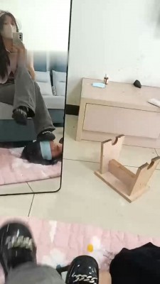 【小可可呀】继续开发学姐当狗-脚踩强制磕头/羞涩舔脚舔鞋 bf28540_绳缚吧
