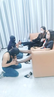 图片[7]_【萝卜S】双S空姐下班训双狗-鞭打/遛狗爬行/捆绑脚鞋插嘴 bf28760_绳缚吧