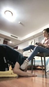 【魅儿S】狠抽耳光/小白鞋踩狗/裸足踩头插嘴/喝圣水口水 bf28763_绳缚吧