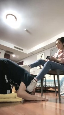 【魅儿S】狠抽耳光/小白鞋踩狗/裸足踩头插嘴/喝圣水口水 bf28763_绳缚吧