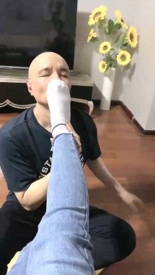 图片[6]_【魅儿S】狠抽耳光/小白鞋踩狗/裸足踩头插嘴/喝圣水口水 bf28763_绳缚吧