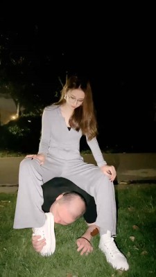 图片[11]_【uuu】户外惩罚猥琐大叔-小白鞋踩舔/骑马爬行/白袜塞嘴/脚插嘴 bf28770_绳缚吧