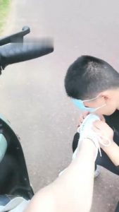 【美容院S】户外公园遛-狗爬行/舔白鞋/叼鞋叼丝袜/鞭子抽 bf28729_绳缚吧