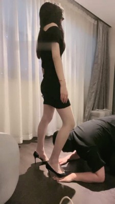 图片[2]_【00后南茜】御姐高跟碾压踩踏狗/舔脚/喝丝袜泡升水 bf28727_绳缚吧