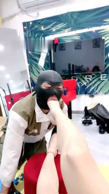 【兔兔大人】折磨鞋奴/舔到舌头出xue/狗嘴洗脚 bf28716_绳缚吧