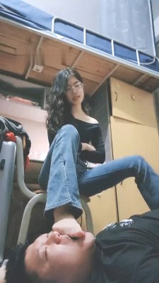 图片[6]_【嘉妮】女生寝室犯贱-舔脏鞋原味丝袜脚/强制闻鞋窝/全体重踩 bf28613_绳缚吧