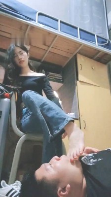 图片[8]_【嘉妮】女生寝室犯贱-舔脏鞋原味丝袜脚/强制闻鞋窝/全体重踩 bf28613_绳缚吧