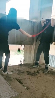 【千寻S】抗揍狗户外工地狠虐-袜子塞嘴重度鞭打踩踏 bf28636_绳缚吧