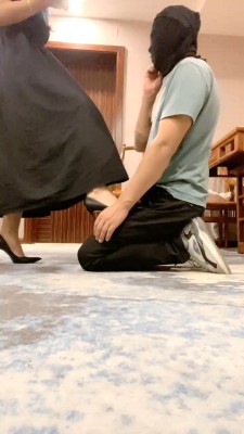 图片[6]_【海绵大大】高跟踩脚垫/胯下喂食/骑马强制刷鞋/踩狗爪 bf28641_绳缚吧