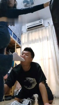 图片[6]_【素人星探】偷溜女生宿舍被虐-白袜踩/骑马/深喉/虐乳/舔鞋 bf28632_绳缚吧