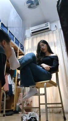 图片[7]_【素人星探】偷溜女生宿舍被虐-白袜踩/骑马/深喉/虐乳/舔鞋 bf28632_绳缚吧