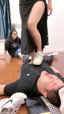 图片[8]_【麋鹿银儿】双S南北女王-运动鞋强制踩/舔脏鞋底/骑马叼白袜 bf28656_绳缚吧