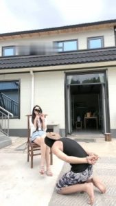 【沅芷大人】刑讯-石头路罚跪磕头/手铐反绑/头顶凳板 JS23060516_绳缚吧