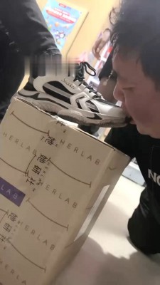 图片[16]_【领主老大】开发驿站女老板-强迫舔鞋袜/口水吐眼睛/全体重踩踏 bf29097_绳缚吧