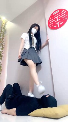 图片[9]_【精神小妹】3学生S-运动鞋+白袜全体重踩踏 bf29054_绳缚吧