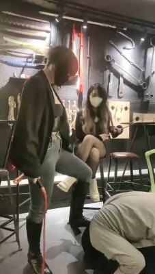 图片[11]_【稚主】KTV聚会-群调-骑马遛狗/关笼子/舔圣水地板【双视角版】 bf28987_绳缚吧