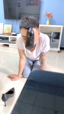 【魅儿】圈养纹身大哥强制喂食 bf28974_绳缚吧