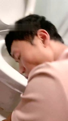 图片[2]_【子琳女王】训练家奴-舌头舔马桶/吃呕吐物/坐脚垫 bf28975_绳缚吧