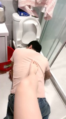 图片[6]_【子琳女王】训练家奴-舌头舔马桶/吃呕吐物/坐脚垫 bf28975_绳缚吧
