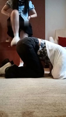 图片[2]_【小可可】母畜-毛拖鞋踩/骑脖子强制磕头/舔脏鞋底/捆绑转胯踩踏 bf28976_绳缚吧